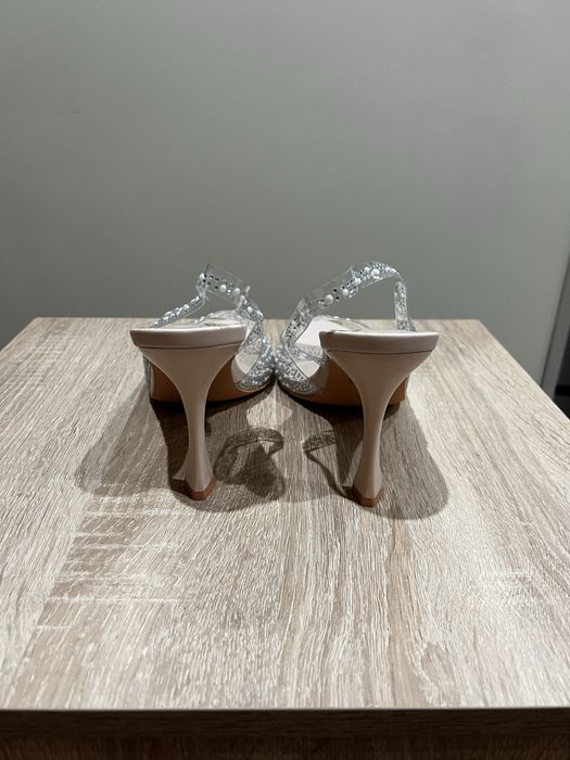 Blyszczace buty na obcasie