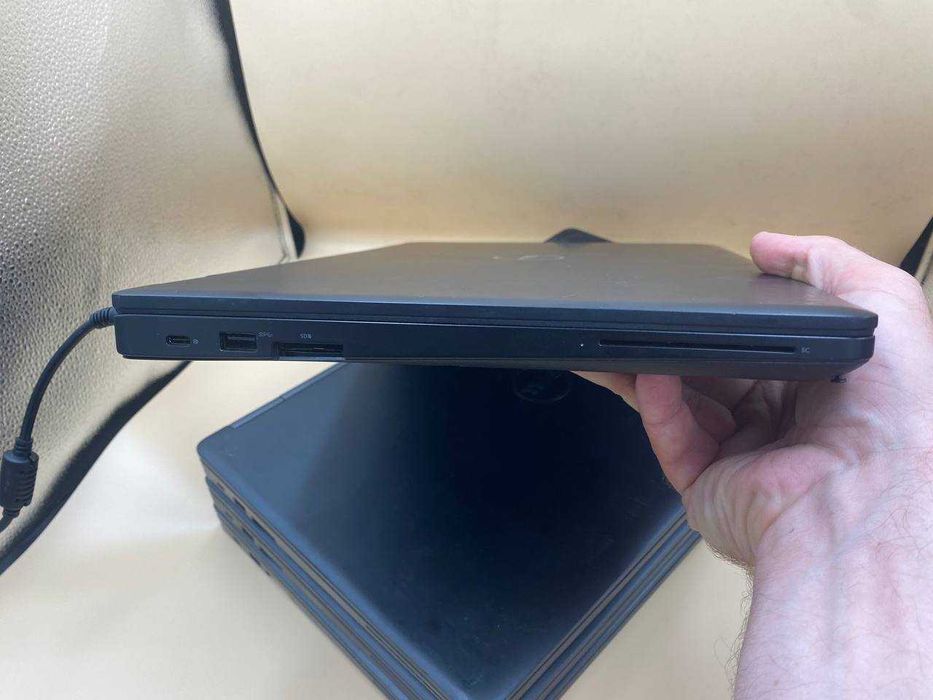 Ноутбук DELL Latitude 5580  i5-6300U 8/256, 15,6 FHD, ОПТ