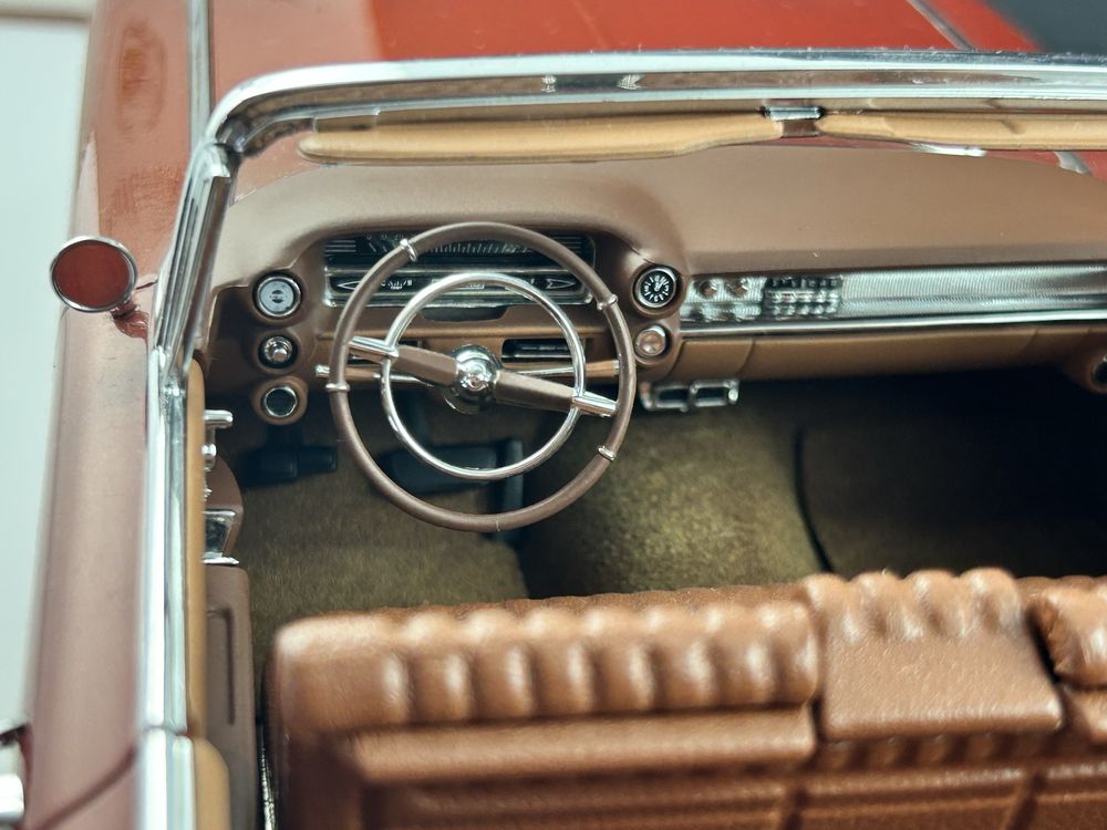 AUTOart Cadillac Series 62 1/18
