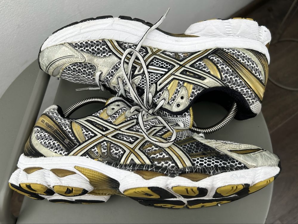 Оригінал! Кросівки Asics Gel Nimbus 42.5 розмір 03362