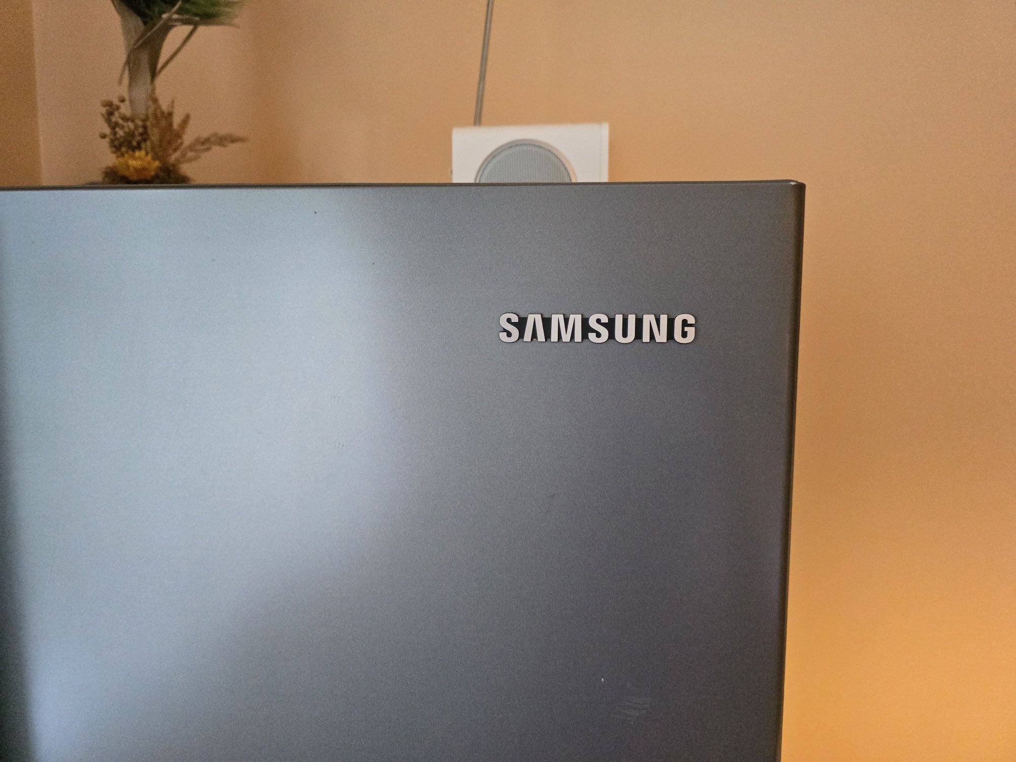 Sprzedam lodówkę marki samsung- jak nowa