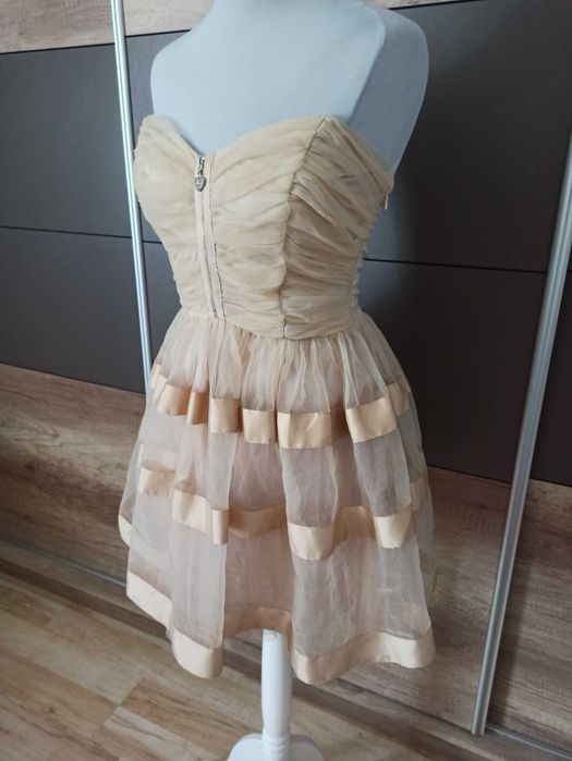 Beżowa sukienka princeska r. 36/38