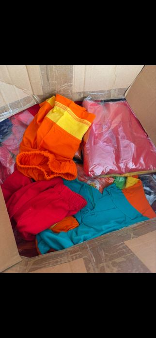 Nowe ubrania odzież rajstopy kosmetyki kredki szminki majtki leginsy