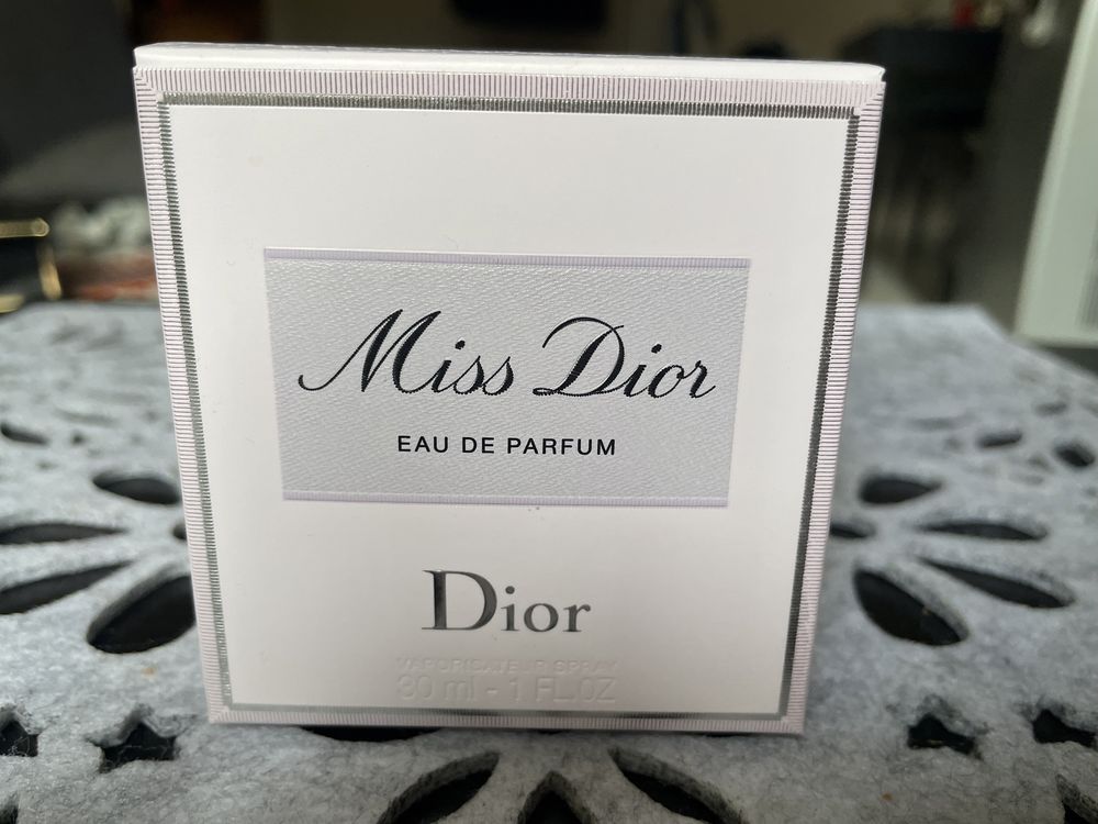 Pudełko kartonik Miss Dior pusty flakon