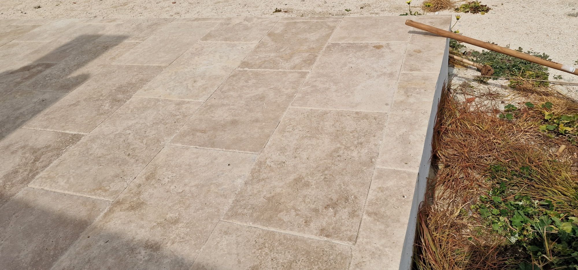 Deck em pedra natural Travertine