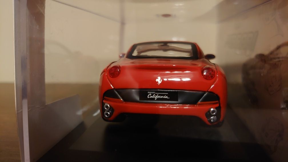 Bburago Race & Play Ferrari California 1:32 BURAGO.