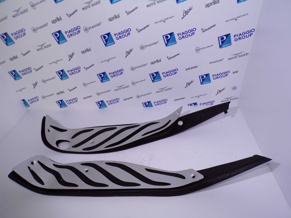 Gumy Podłogi + Ryfle Aluminiowe Piaggio MP3 300 Hpe OEM.