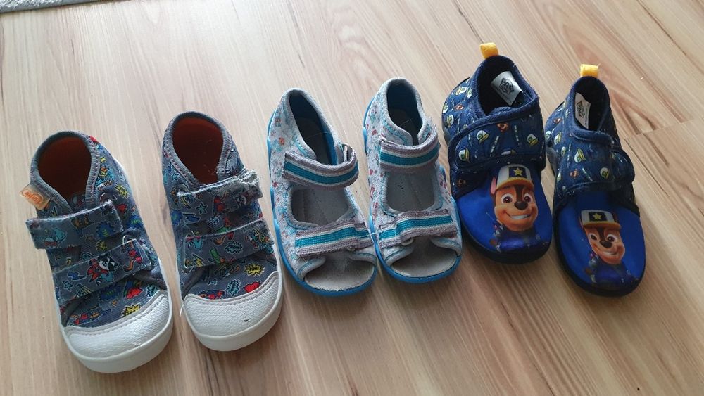 Buty chłopięce zimowe i papcie
