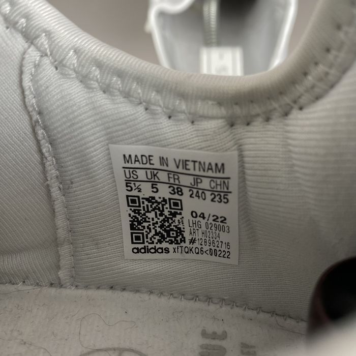 Білі кросівки Adidas NMD_R1  Originals H02334 Оригінал для залу в бігу