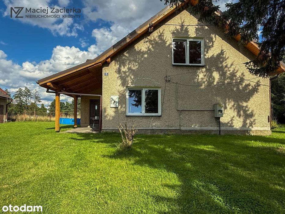Dom w Drogomyślu z budynkiem gospodarczym – przestrzeń, spokój