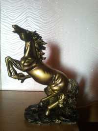Продам сувенир скульптура лошади DECOROLLA