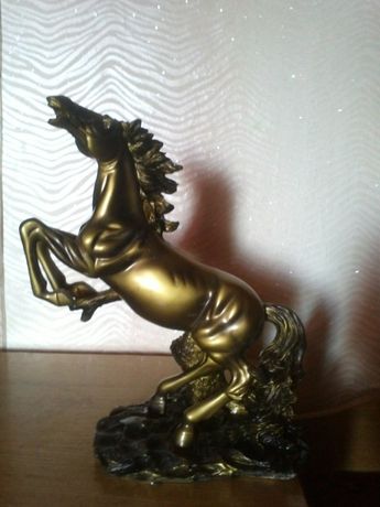 Продам сувенир скульптура лошади DECOROLLA