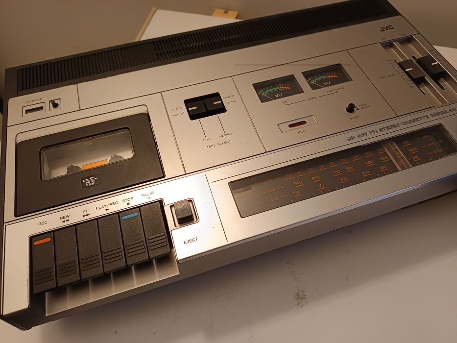 Sistema som vintage JVC rádio cassete e gira discos