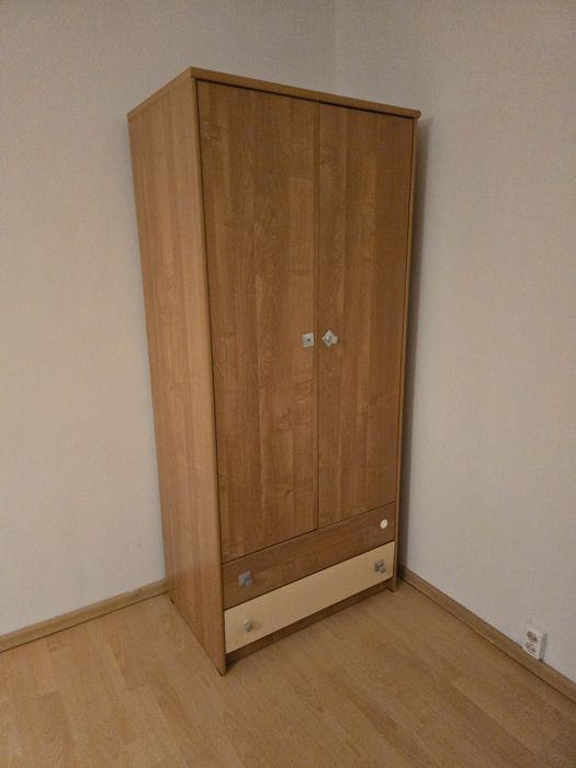 Krzesla stół komoda szafka półka szafa Stolik za darmo oddam