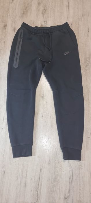 Штани чоловічі Nike Tech Fleece
Оригінал
Розмір М
Стан 9/10
Заміри в л