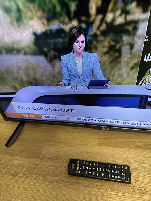 Телевізор LG 32LF560U