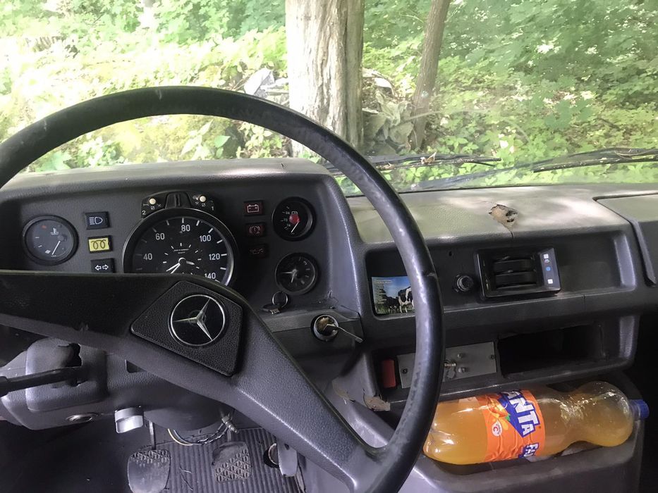 Мерседес 208D 2.3