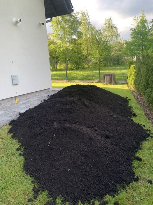 Ziemia ogrodowa czarnoziem kompost humus przesiewana warzywa rośliny