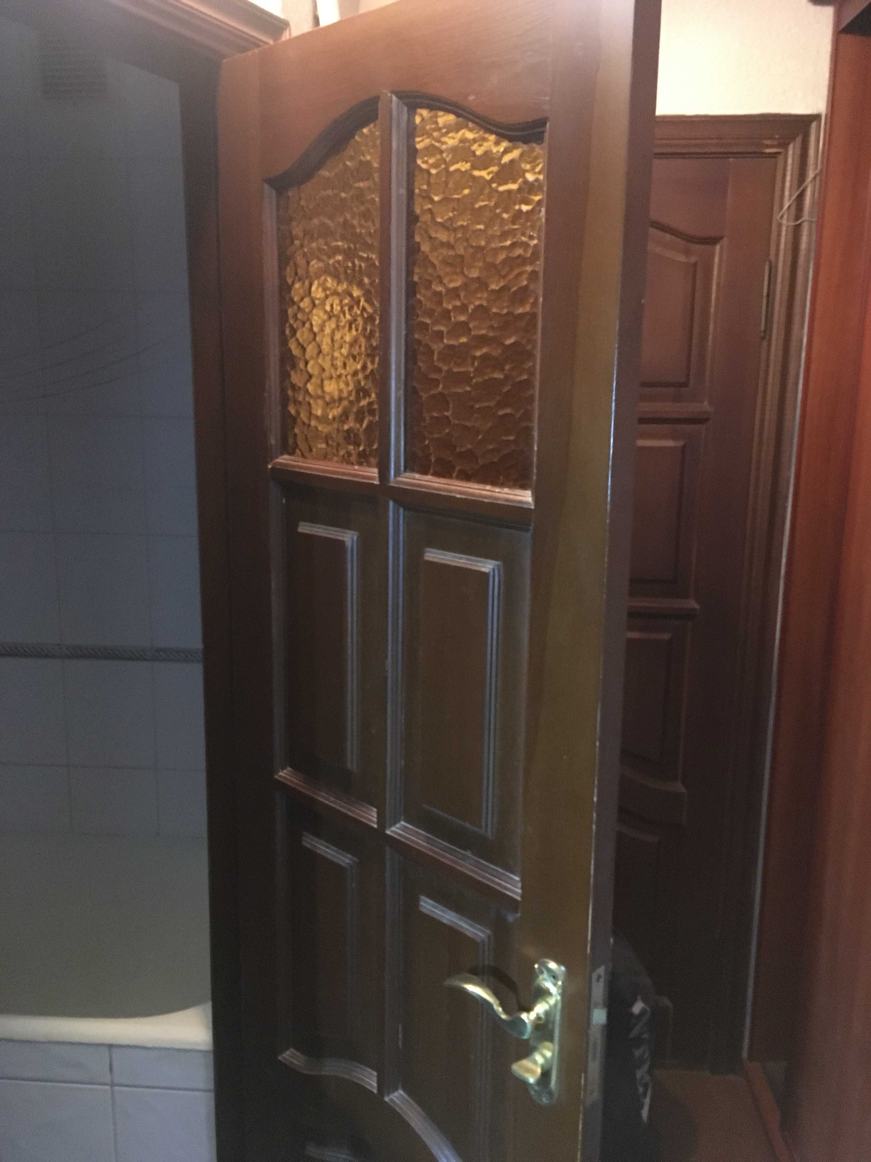 Дверь деревянная межкомнатная (правая) б/у