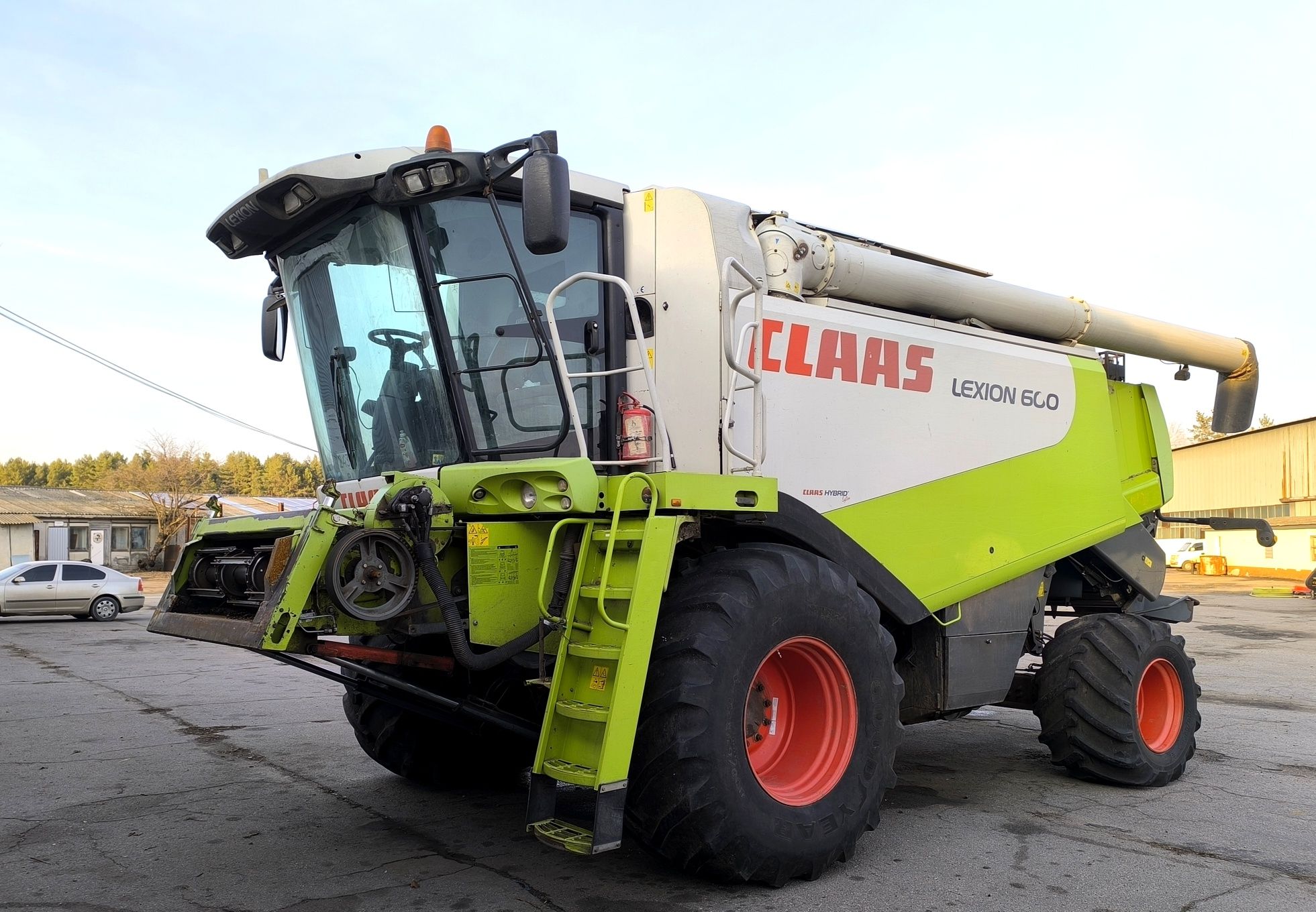 Комбайн зернозбиральний CLAAS LEXION 600