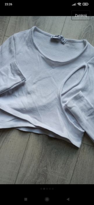 crop top bluzka z długim rękawem z wycięciem rozcięciem prążkowana