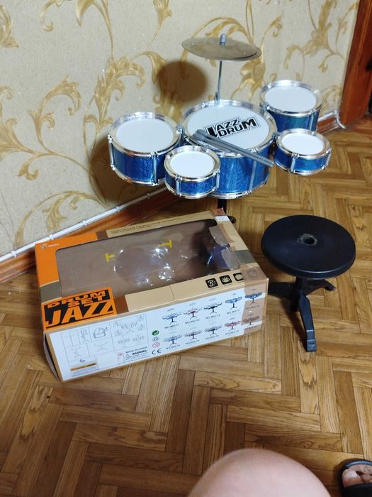 Барабанная установка детская.