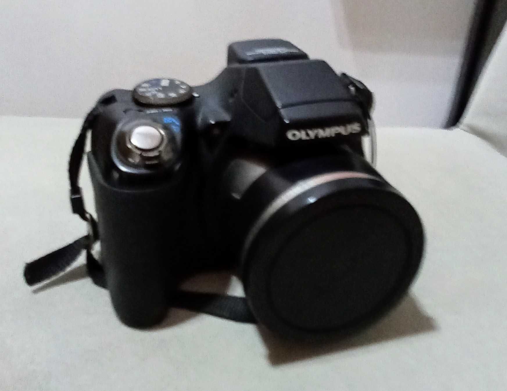 Aparat Olympus SP-590 UZ z kartą pamięci i torbą