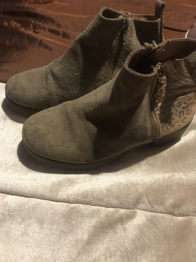 Botas/ténis  TAM 32 e 33 menina