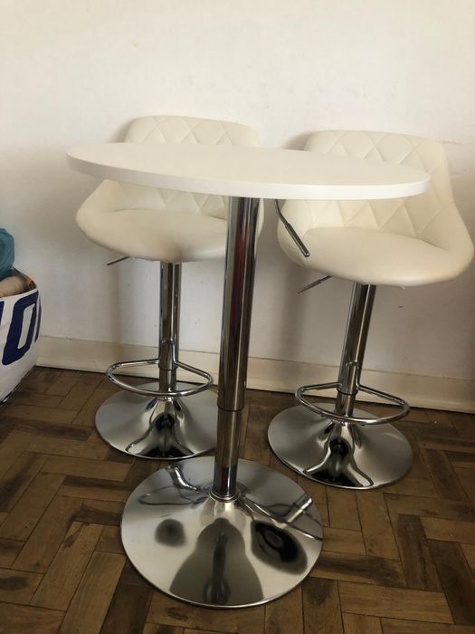 Mesa Redonda com  Tampo Branco