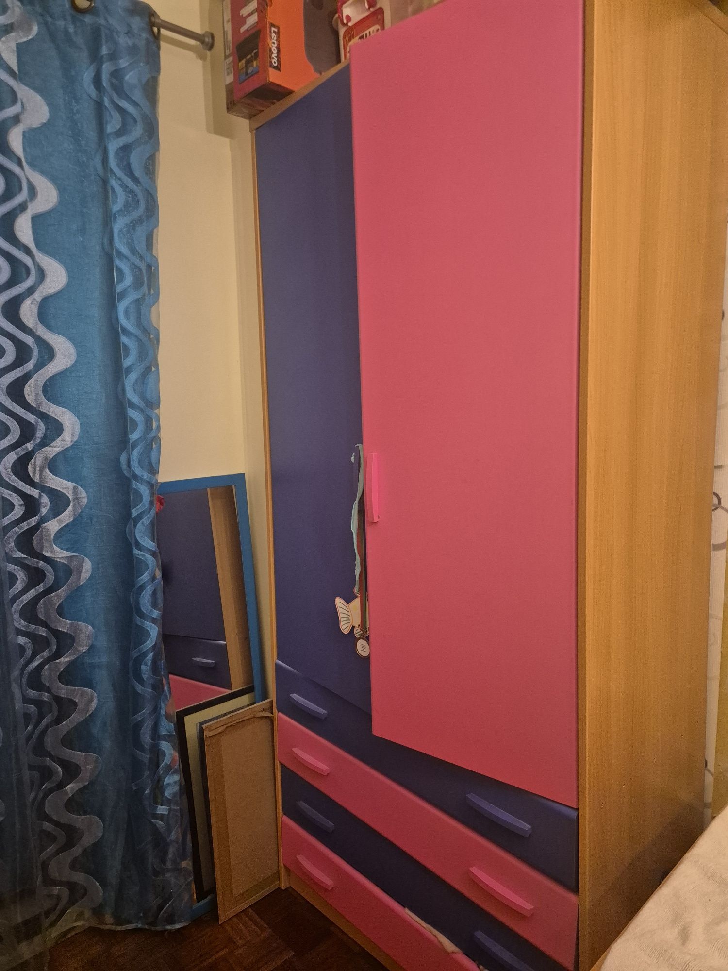 Moveis quarto solteiro( 2camas gavetas ,comoda e 2 roupeiros) URGENTE