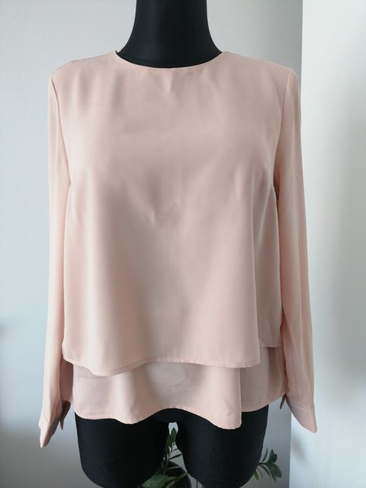 Bardzo ładna bluzka w kolorze pudrowego różu rozmiar M /L.