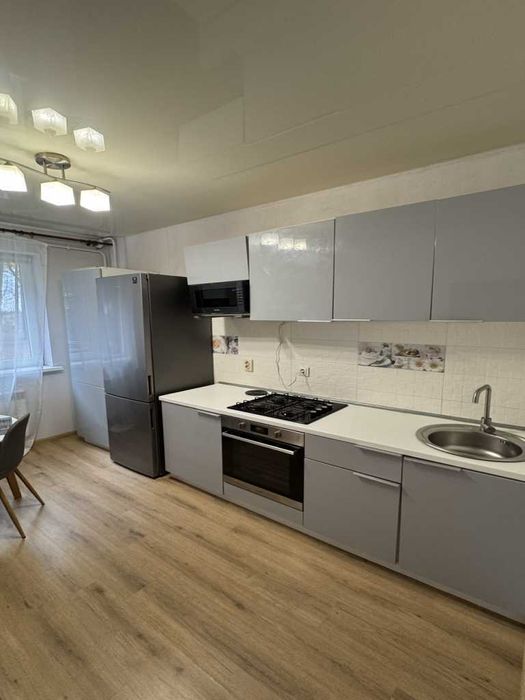 1к! квартира, ЖК Садовий, 1/9 поверх, 43 м2, євроремонт, все залишають