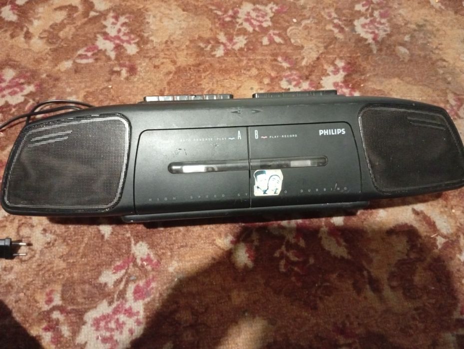 Продам Магнитофон PHILIPS.