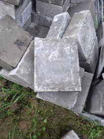 Bloczek betonowy fundamentowy 30cm x 24 cm x 12 cm