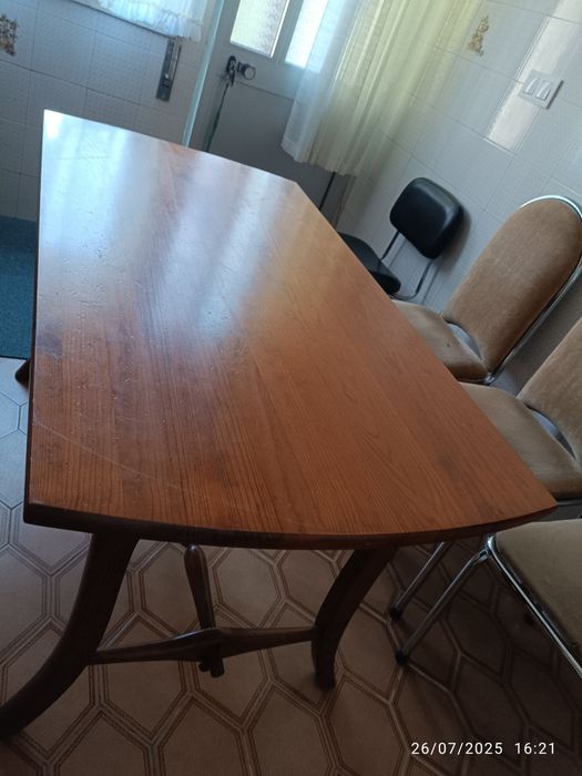 Mesa em Pinho mel