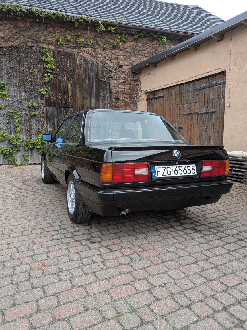 BMW e30 316i coupe