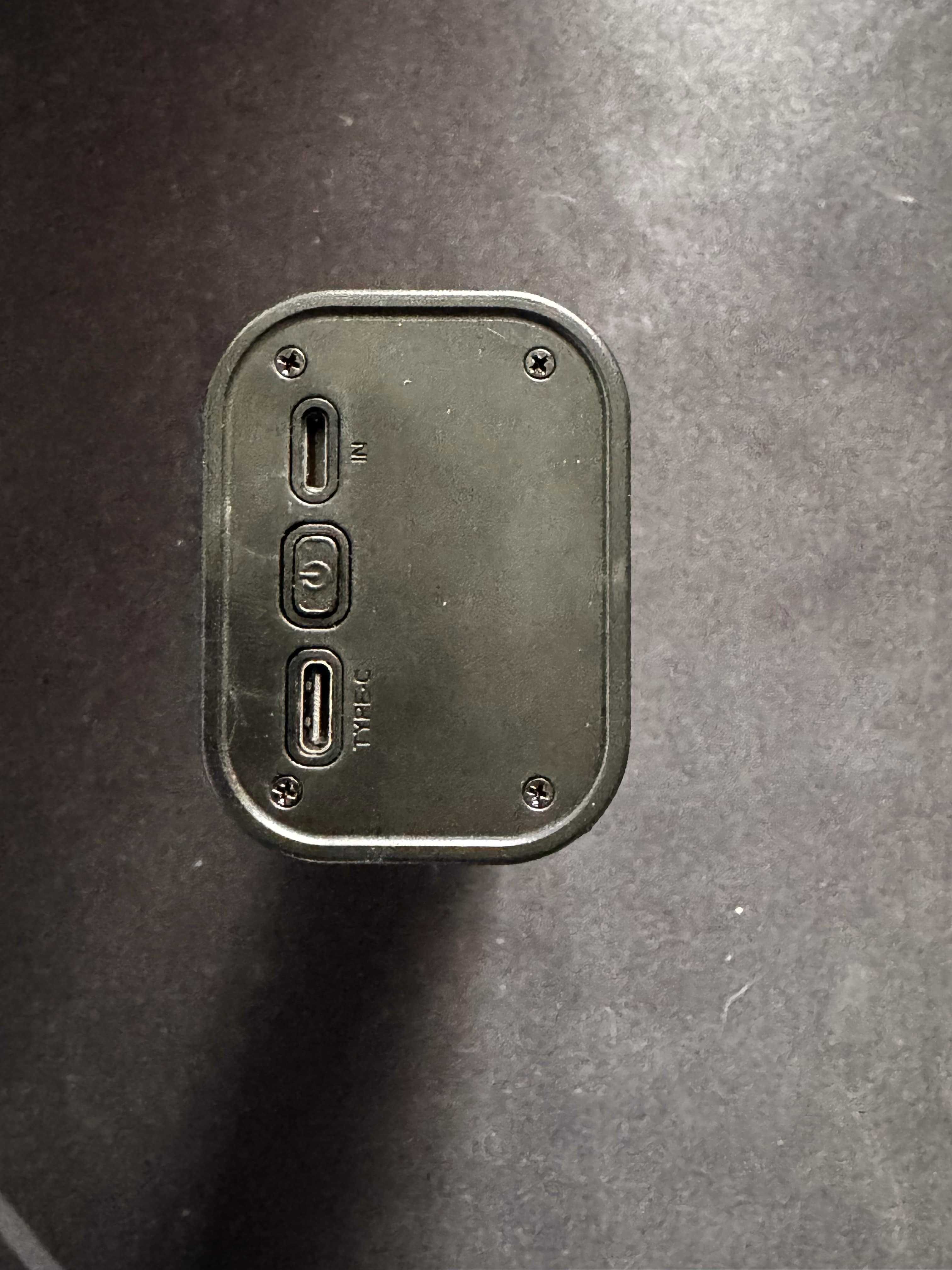 PowerBank 20 000mah. Poręczny, szybko ładuje.