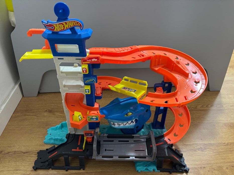 Garagem hot wheels city tubarao