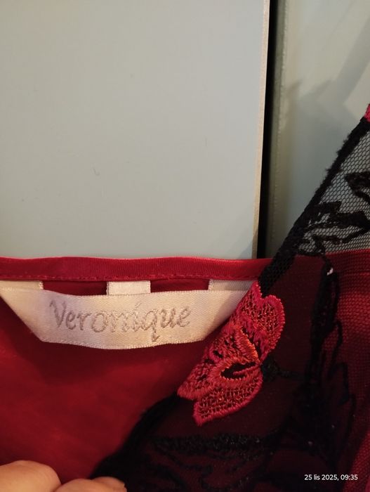 Czerwona halka z czarną koronką M