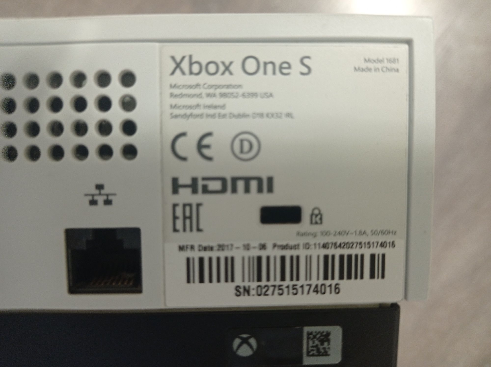 Продам Xbox one s 500 Gb