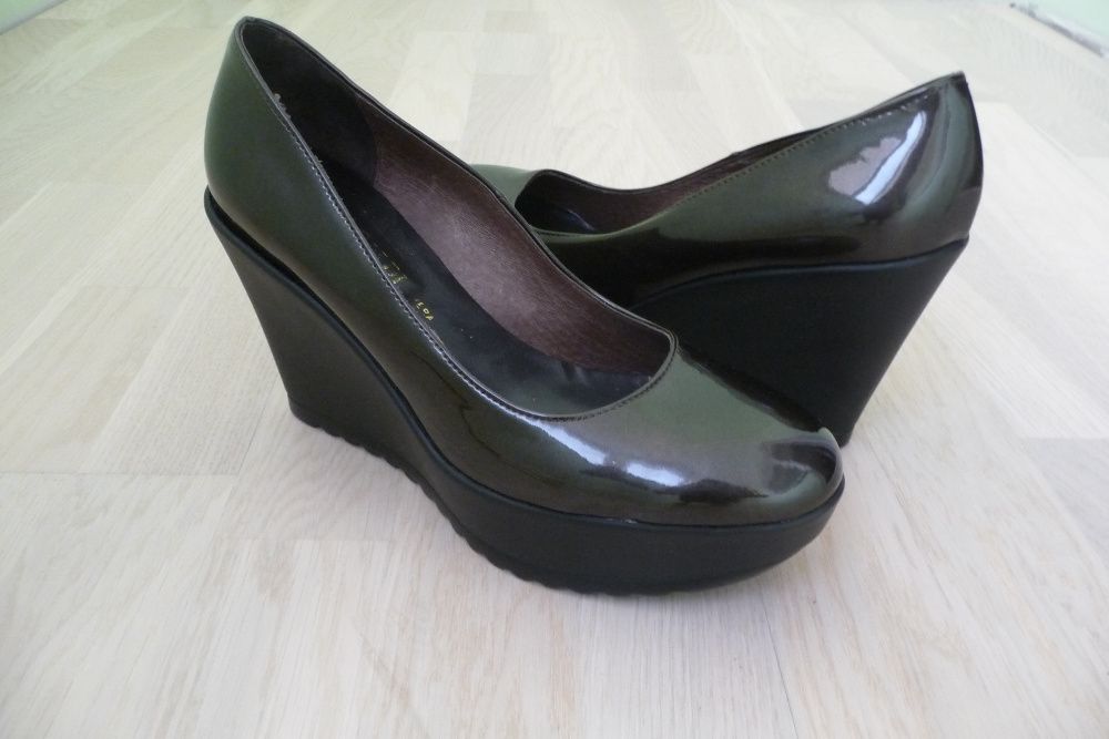 Женские туфли лакированные на танкетке 38,5 39 Vera Pelle Италия