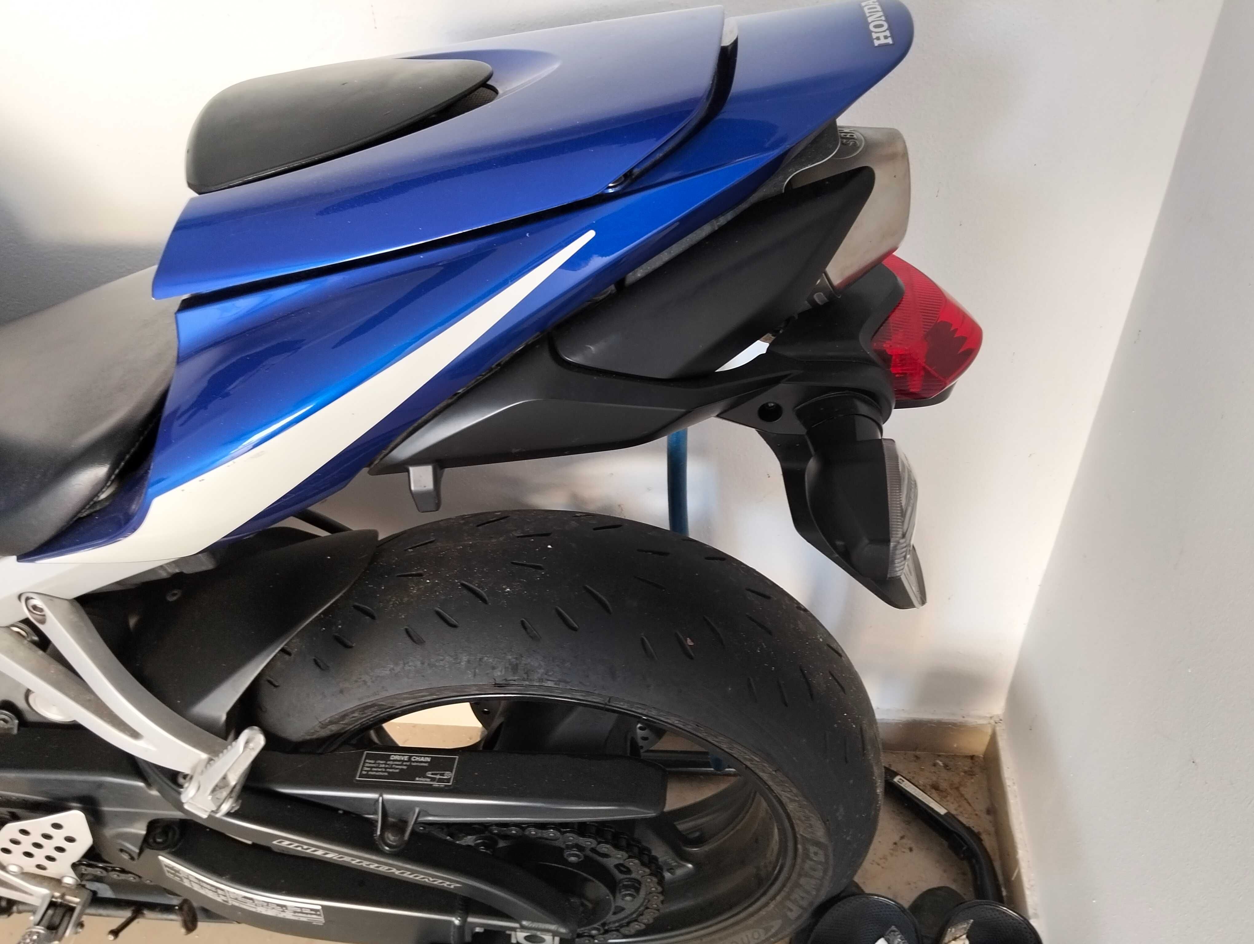 Mota muito estimada sempre de garagem poucos km