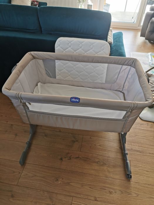 Łóżeczko dostawne next 2 me essential chicco