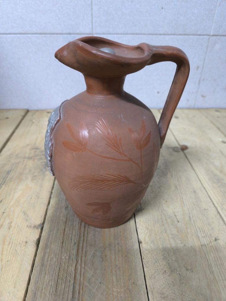 Jarra decorativa em barro