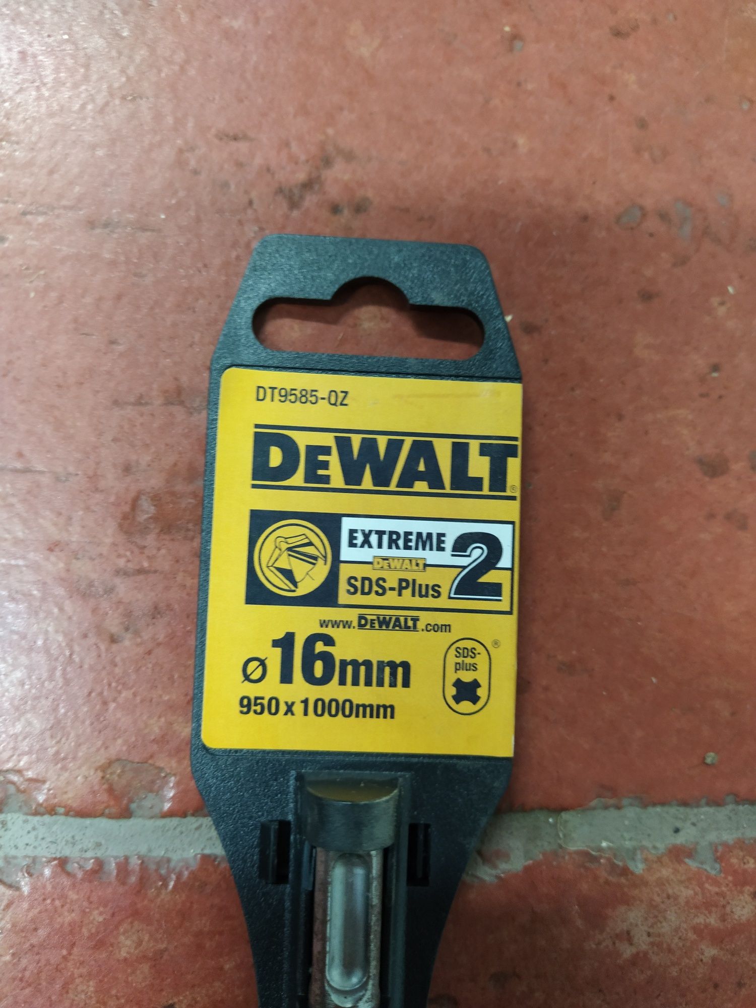 Broca DeWalt Extreme diâmetro 16mm/ 1m de comprimento