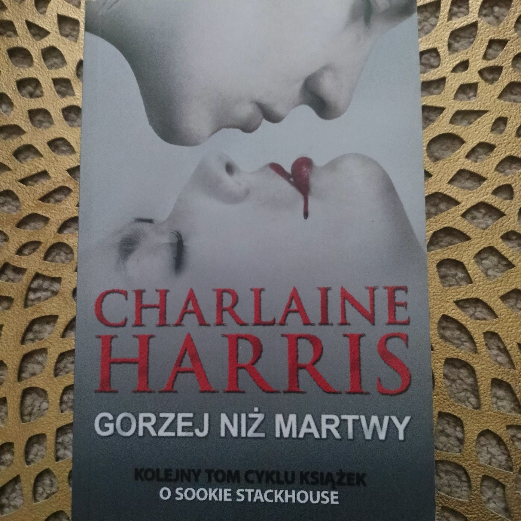 Książka pod tytułem Gorzej niż martwy