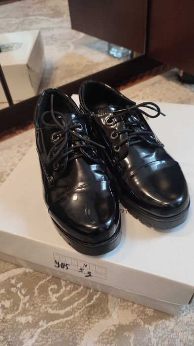 Женские лаковые туфли