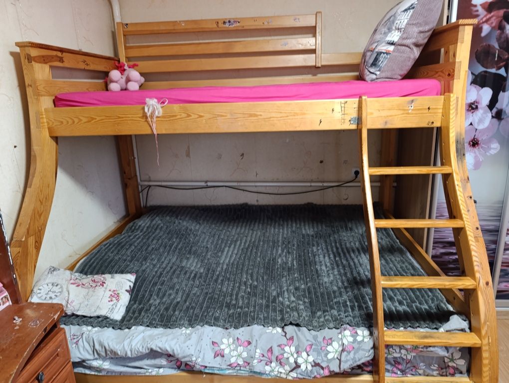 Продам ліжко двух ярусне