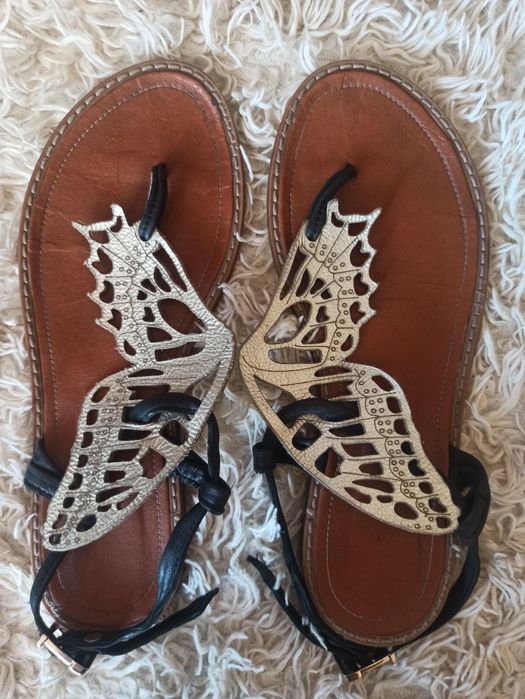 Босоніжки у відмінному стані 36 розміру