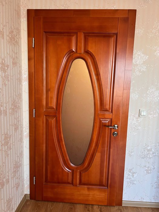 Міжкімнатні деревʼяні двері